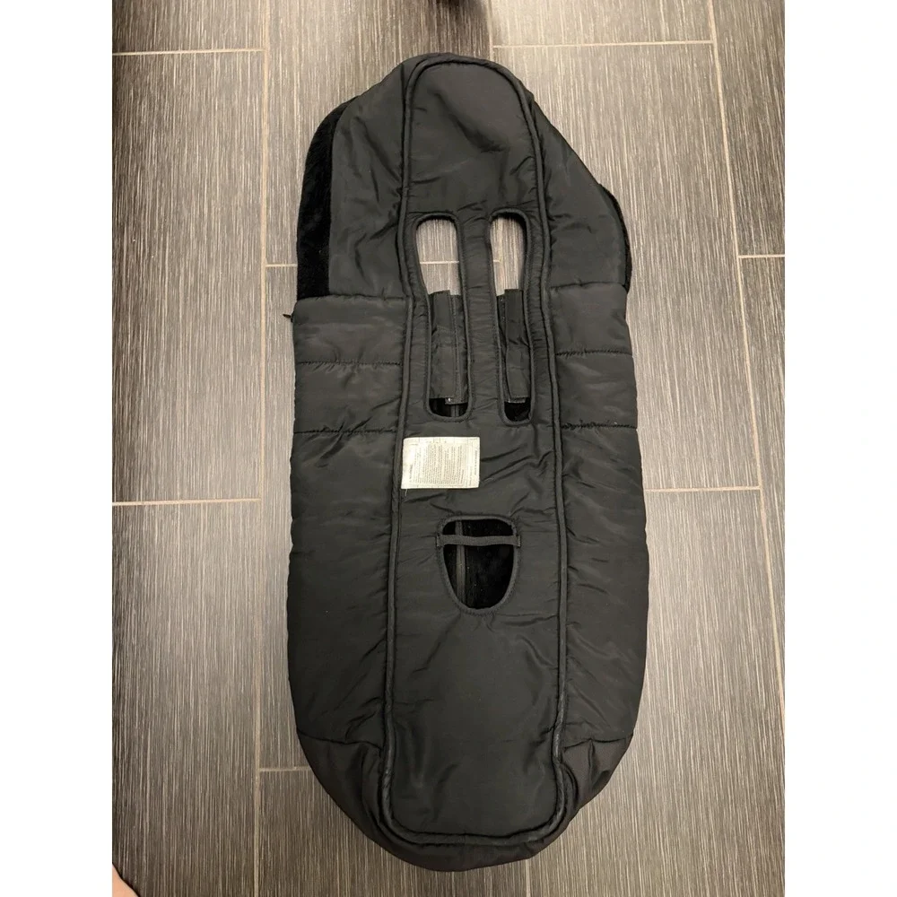 Doona Black Infant Stroller Footmuff Padded Faux Fur Line Zip Closure Cozy Cover